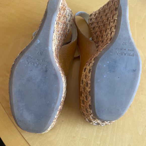 Prada - Picture 4 of 5